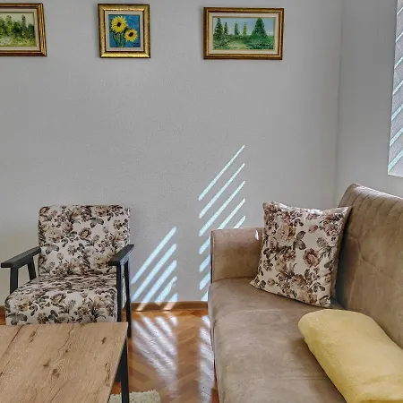 Apartment Nira