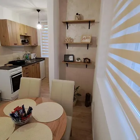 Nira Apartment *