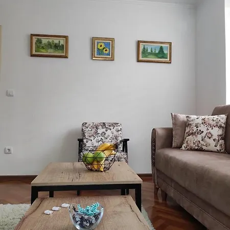 Nira Apartment *